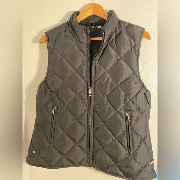 Tommy Hilfiger vest size large - Picture 2 of 3